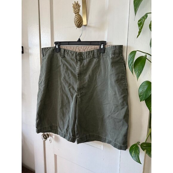 Men’s size 42 muted green shorts - Picture 2 of 7